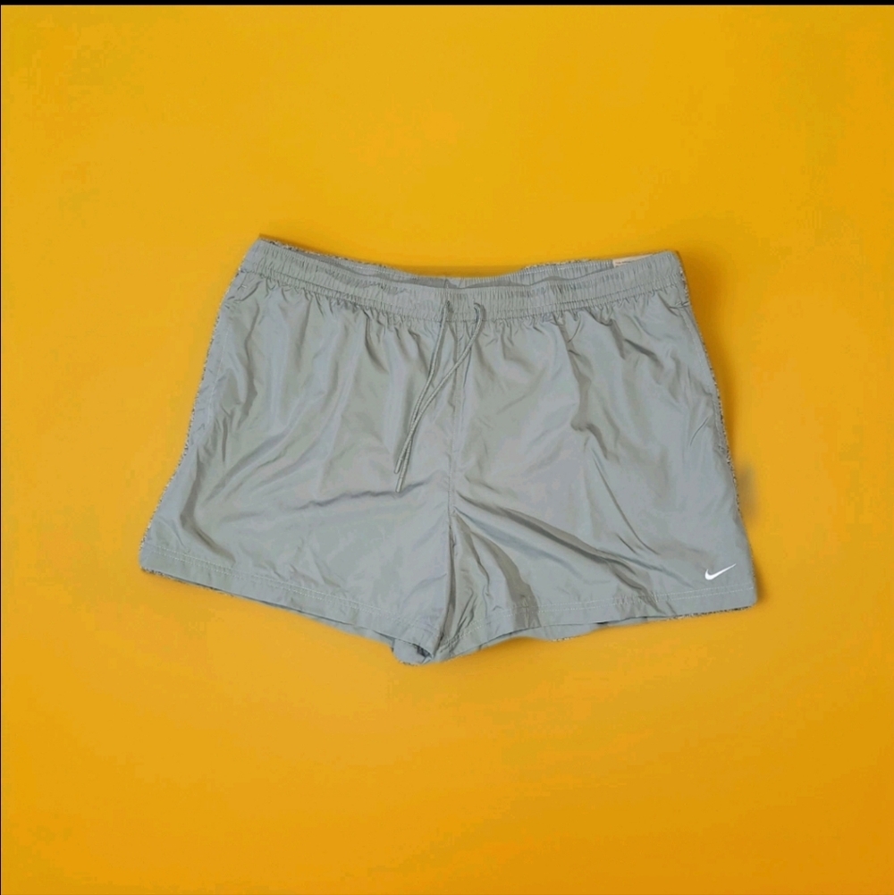 Nike Womens Size XXL Green Classic Woven Mesh Lined Athletic Athleisure Shorts